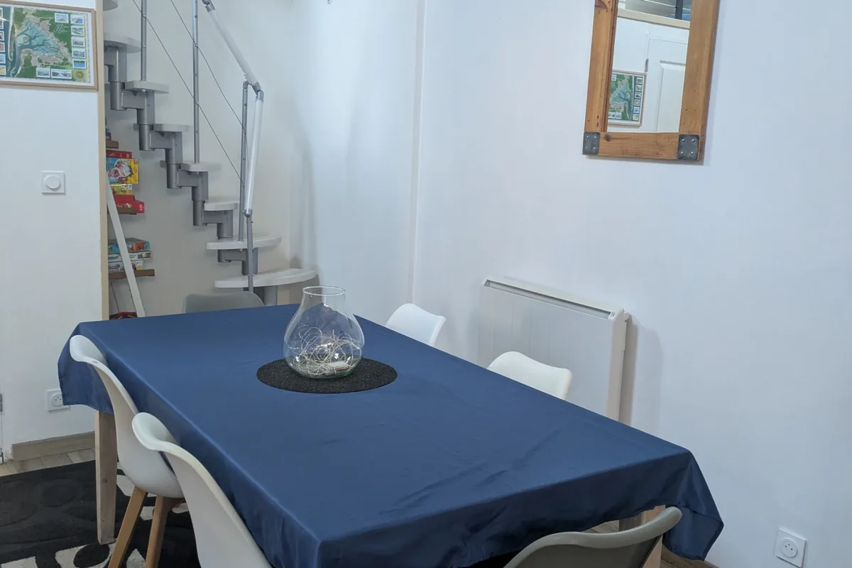 Espace repas du gîte Le Loumama